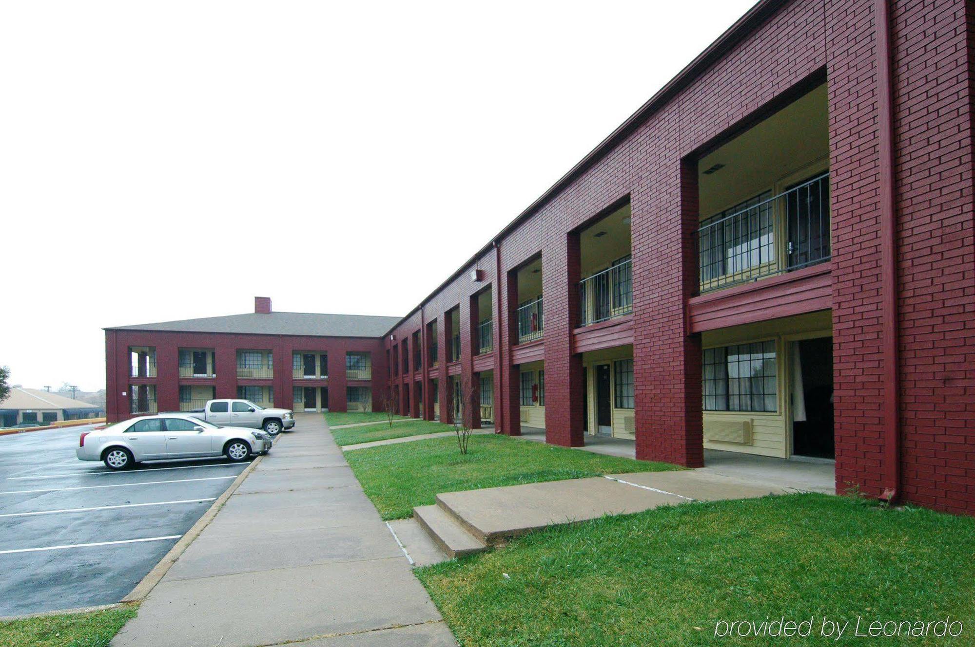 Days Inn By Wyndham College Station University Drive Exterior foto